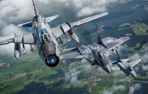 Картинка F-16, Миг-29, Истребитель-бомбардировщик, F-16 Fighting Falcon, Су-22, Sukhoi Su-22M4, ВВС Польши, Су-22М4