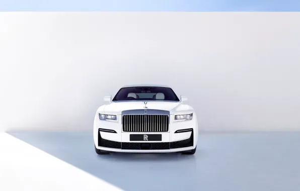 Картинка Белый, Rolls Royce, Ghost, V12, Спереди, 2020, 571 л.с., Система Planar, 6.75-литровый бензиновый двигатель V12