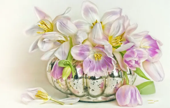 Картинка цветы, фон, букет, лепестки, арт, тюльпаны, ваза, белые, живопись, сиреневые, блестящая