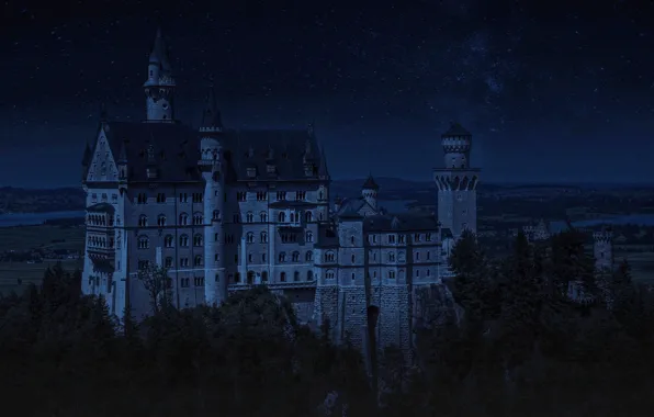 Картинка лес, небо, звезды, деревья, пейзаж, ночь, темнота, замок, романтика, вид, высота, Германия, Бавария, Neuschwanstein, горизонт, …