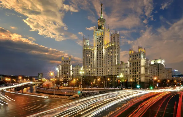 Картинка город, река, здание, дороги, вечер, освещение, Москва, высотка, Алексей Никонов