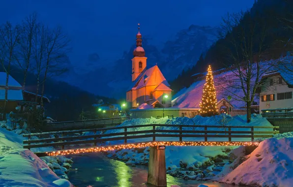 Картинка зима, снег, пейзаж, горы, ночь, природа, река, новый год, дома, Германия, освещение, Альпы, фонари, церковь, …