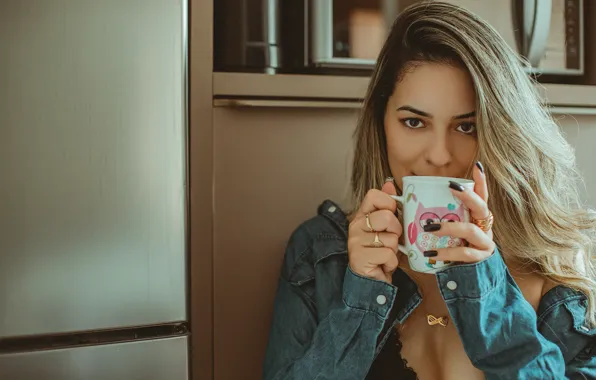 Картинка girl, sexy, eyes, smile, beautiful, model, pretty, beauty, pose, cute, tea cup