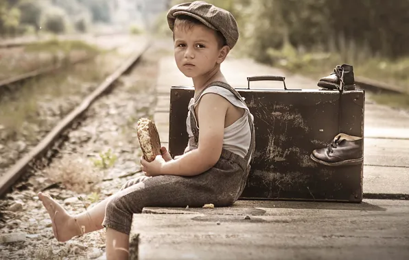 Картинка мальчик, железная дорога, чемодан