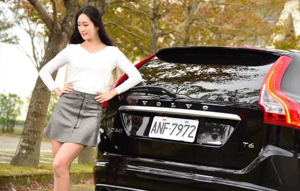 Картинка взгляд, Девушки, Volvo, азиатка, красивая девушка, черный авто, позирует над машиной
