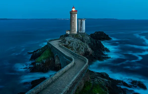 Картинка дорога, море, свет, пейзаж, камни, берег, Франция, маяк, Бретань, Phare du Petit Minou, Ross McGree