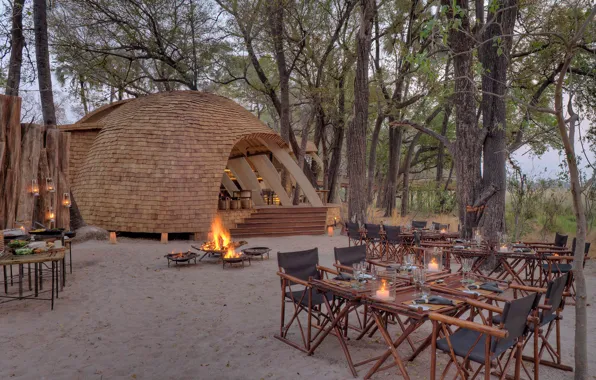 Картинка ресторан, Африка, отель, очаг, Ботсвана, обеденная зона, Sandibe Okavango Safari Lodge, река Окаванго, роскошное сафари