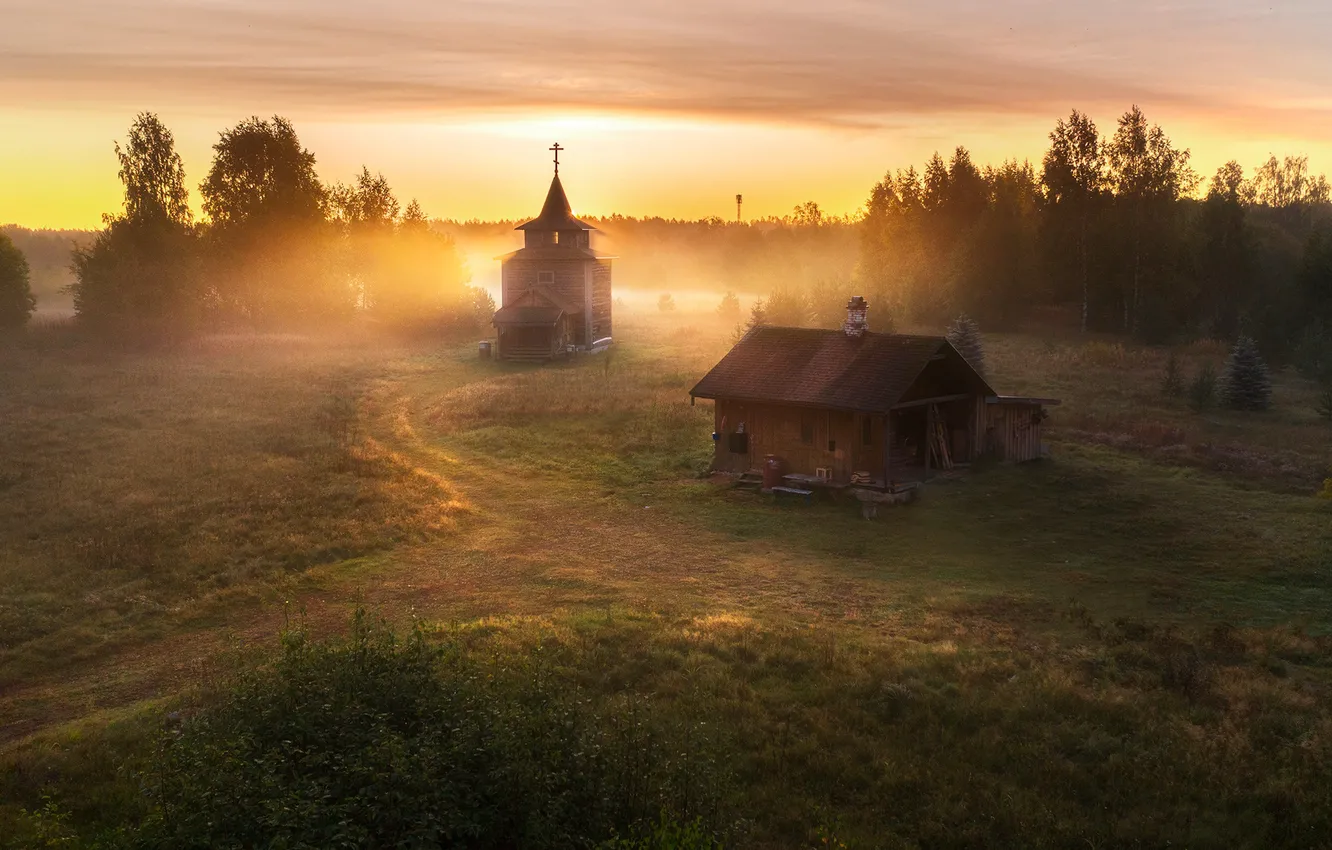 Фото обои пейзаж, природа, туман, дом, утро, церковь, глубинка, Андрей Базанов