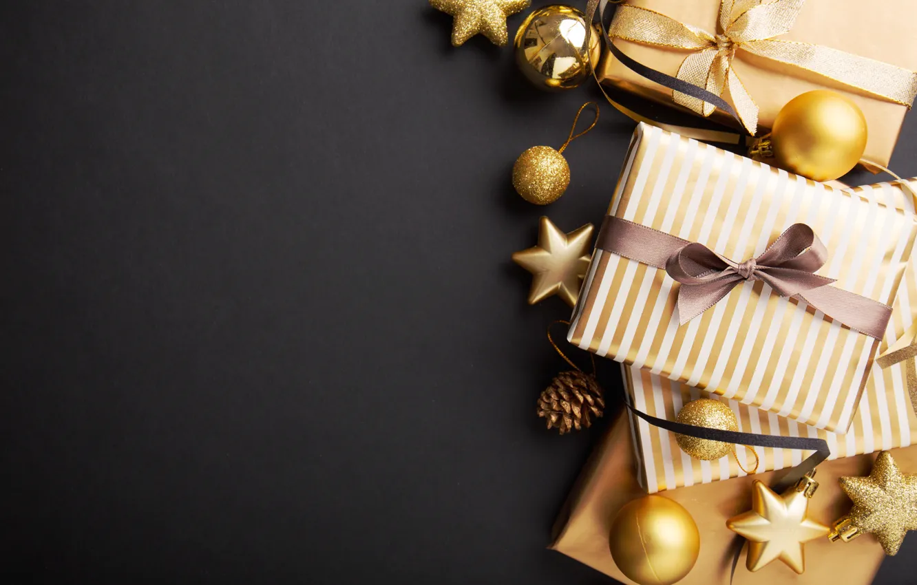 Фото обои украшения, золото, шары, Новый Год, Рождество, подарки, golden, черный фон, black, Christmas, balls, background, New …