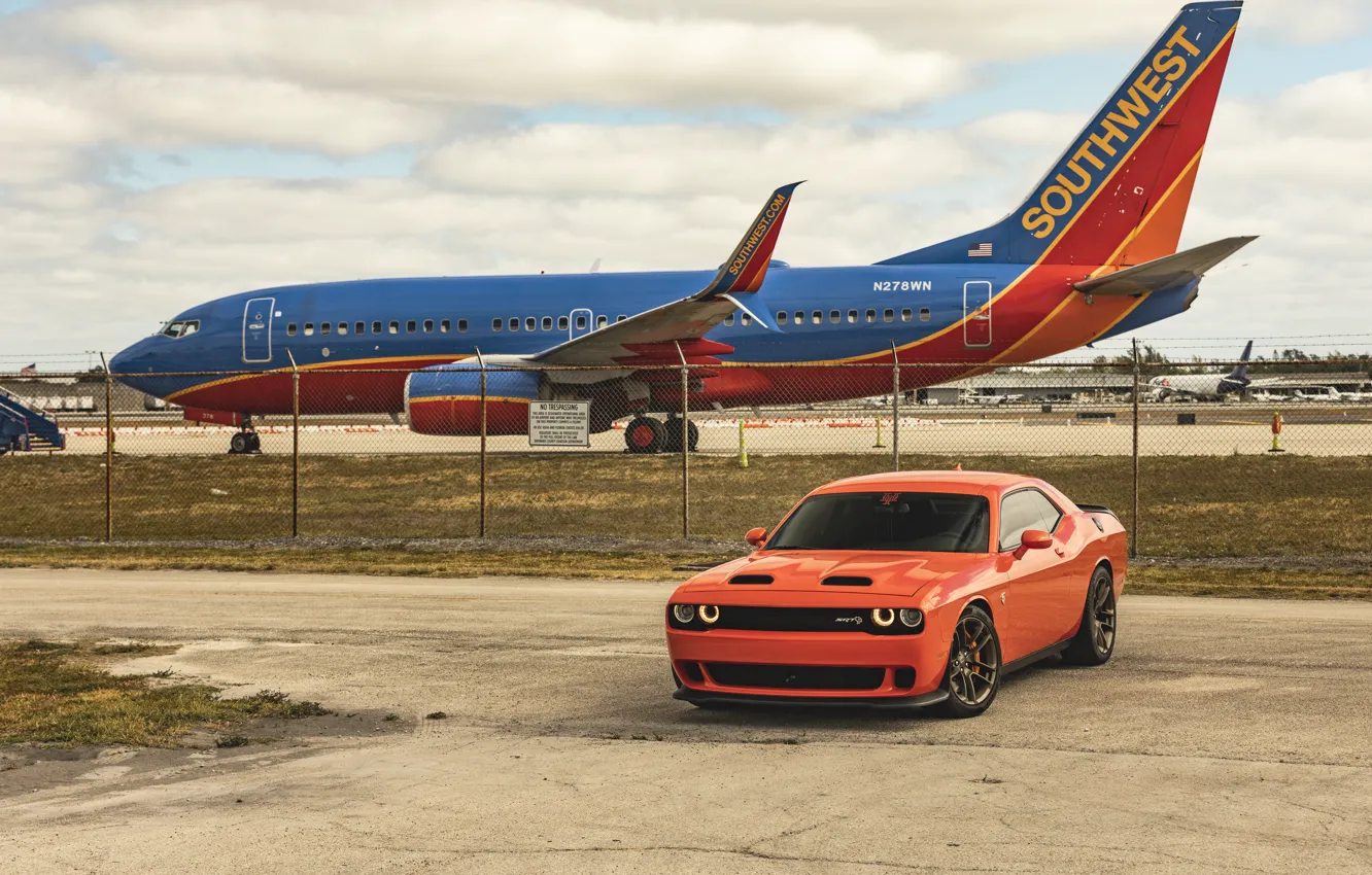 Фото обои Dodge, Challenger, Airplane, SRT Hellcat