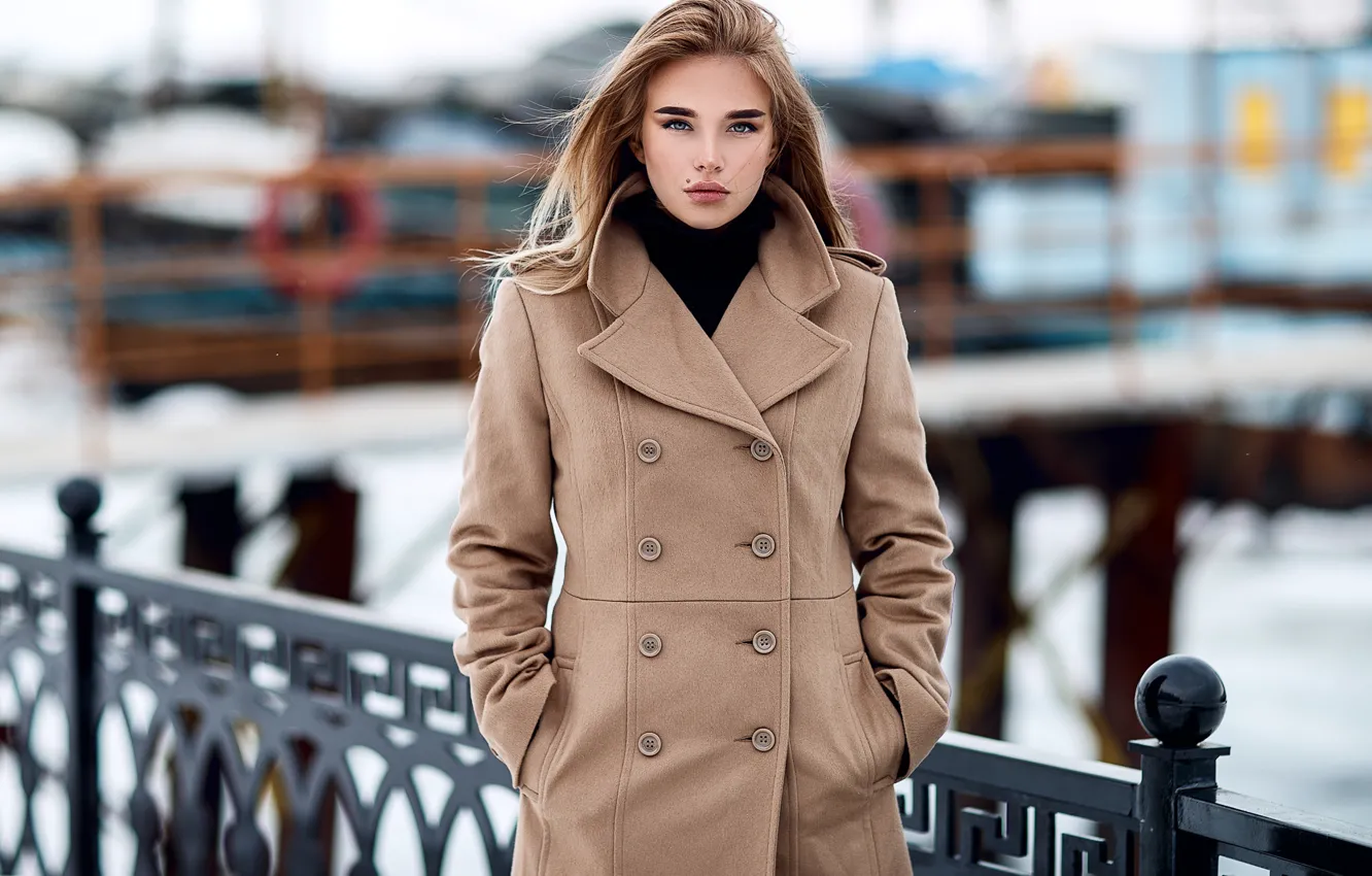 Женское зимнее пальто разных цветов