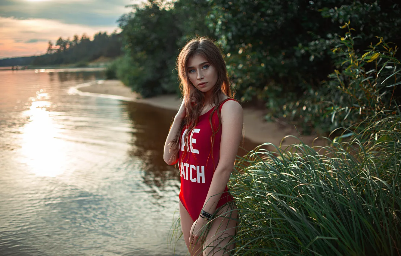 Фото обои пляж, взгляд, вода, девушка, деревья, поза, ножки, Саша Руских, Анна Столяр