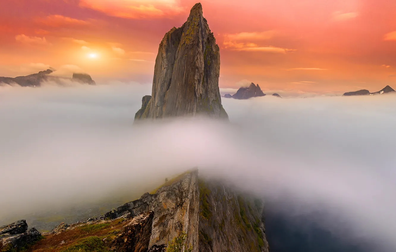 Фото обои горы, туман, Солнце, Норвегия, Sun, mountains, fog, Norway, Эдуард Гордеев, Segla, Сегла, Eduard Gordeev