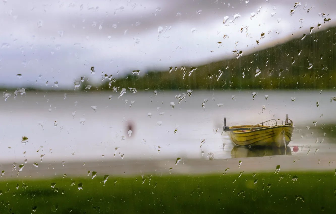 Дождь за окнами море