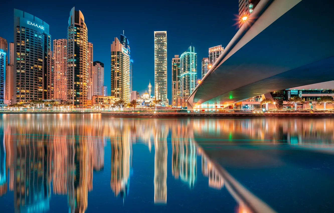 Фото обои вода, ночь, город, отражение, здания, освещение, Дубаи, залив, небоскрёбы, ОАЭ, Эмираты