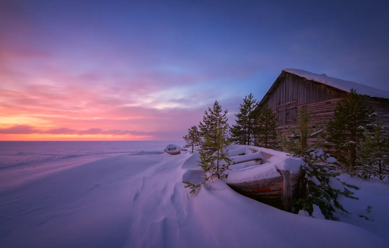 Фото обои зима, снег, пейзаж, закат, природа, дом, лодки, Максим Евдокимов