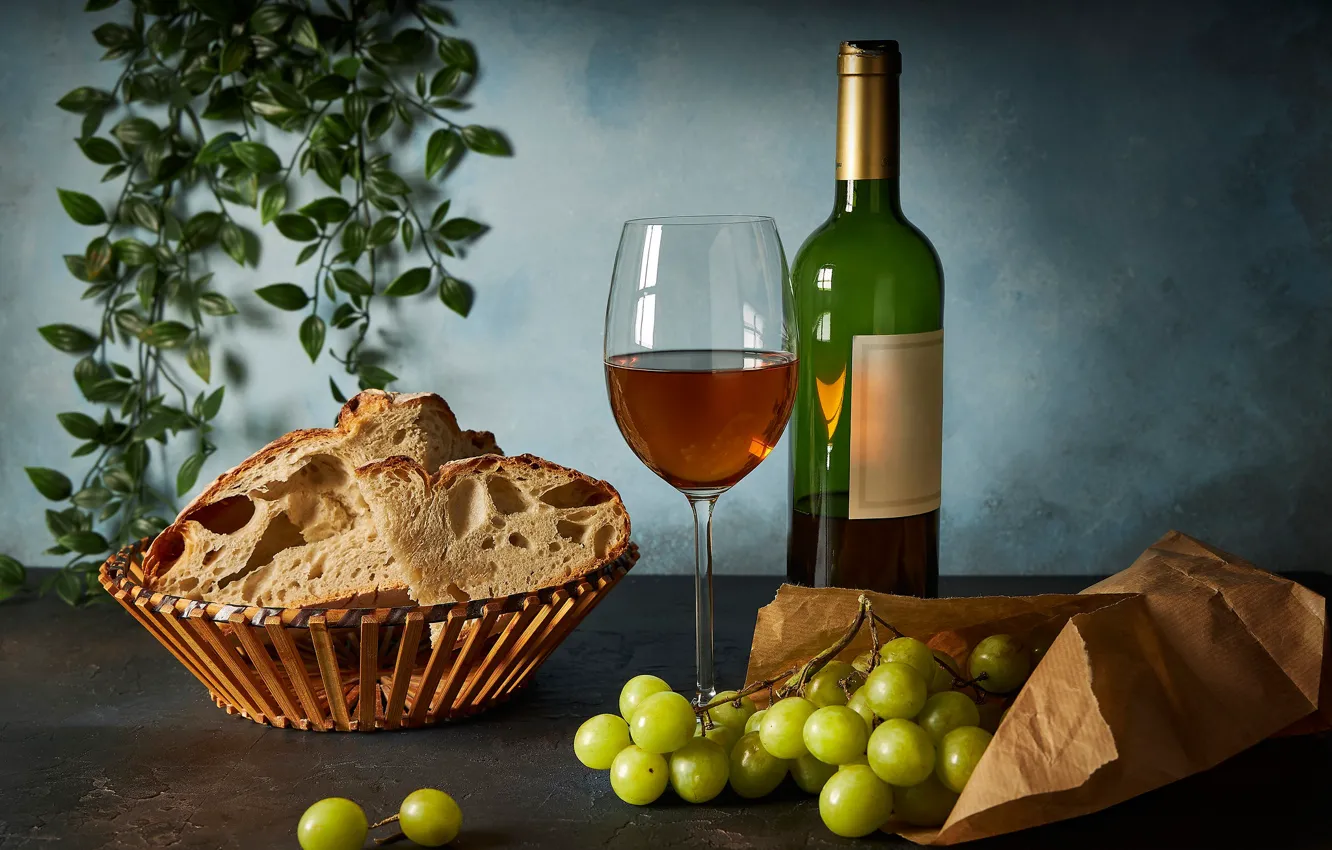 Фото обои вино, бокал, бутылка, хлеб, виноград