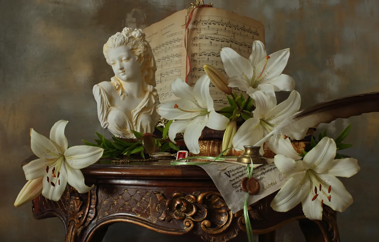 Фото обои цветы, стиль, ноты, перо, лилии, скульптура, белые, натюрморт, чернильница, Андрей Морозов