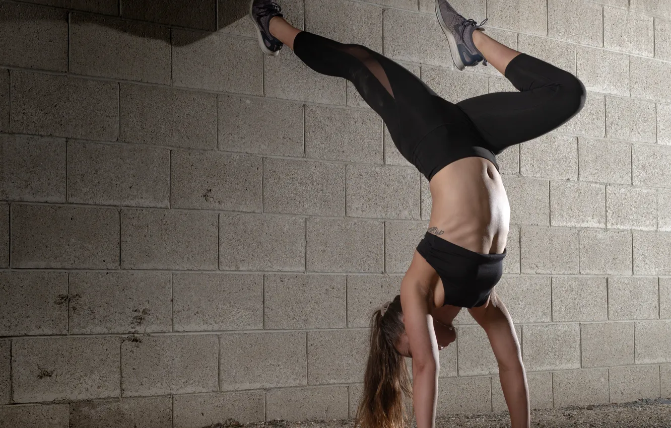 Фото обои wall, woman, fitness, flexibility