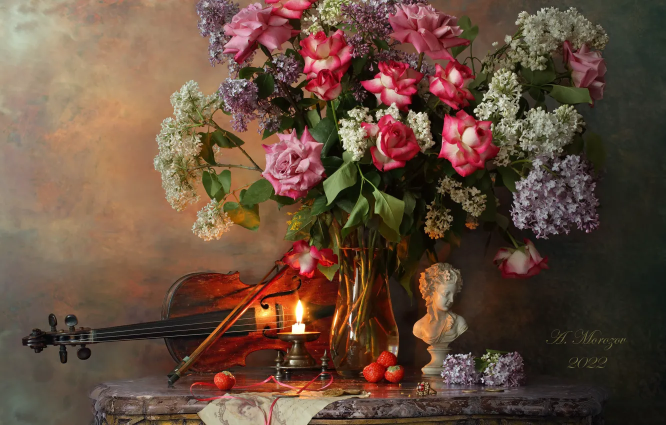 Фото обои цветы, стиль, скрипка, розы, свеча, букет, статуэтка, натюрморт, сирень, Андрей Морозов