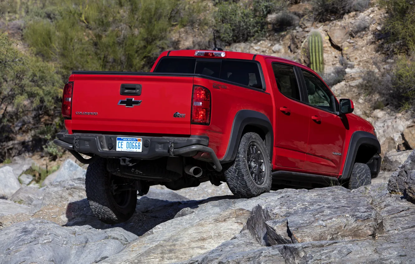 Фото обои красный, камни, Chevrolet, кузов, пикап, Colorado, 2019, ZR2 Bison