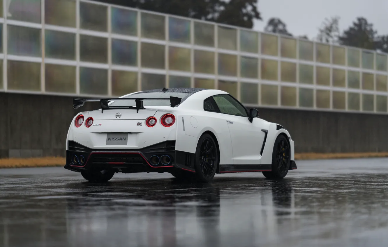 Фото обои белый, Nissan, GT-R, мокрый асфальт, R35, Nismo, 2019