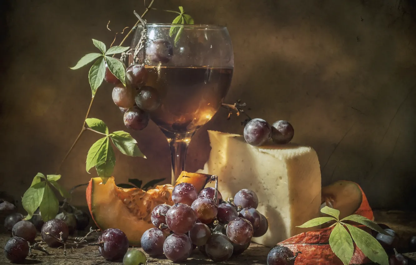 Фото обои листья, ягоды, вино, бокал, сыр, виноград, тыква, натюрморт, фужер, Владимир Володин
