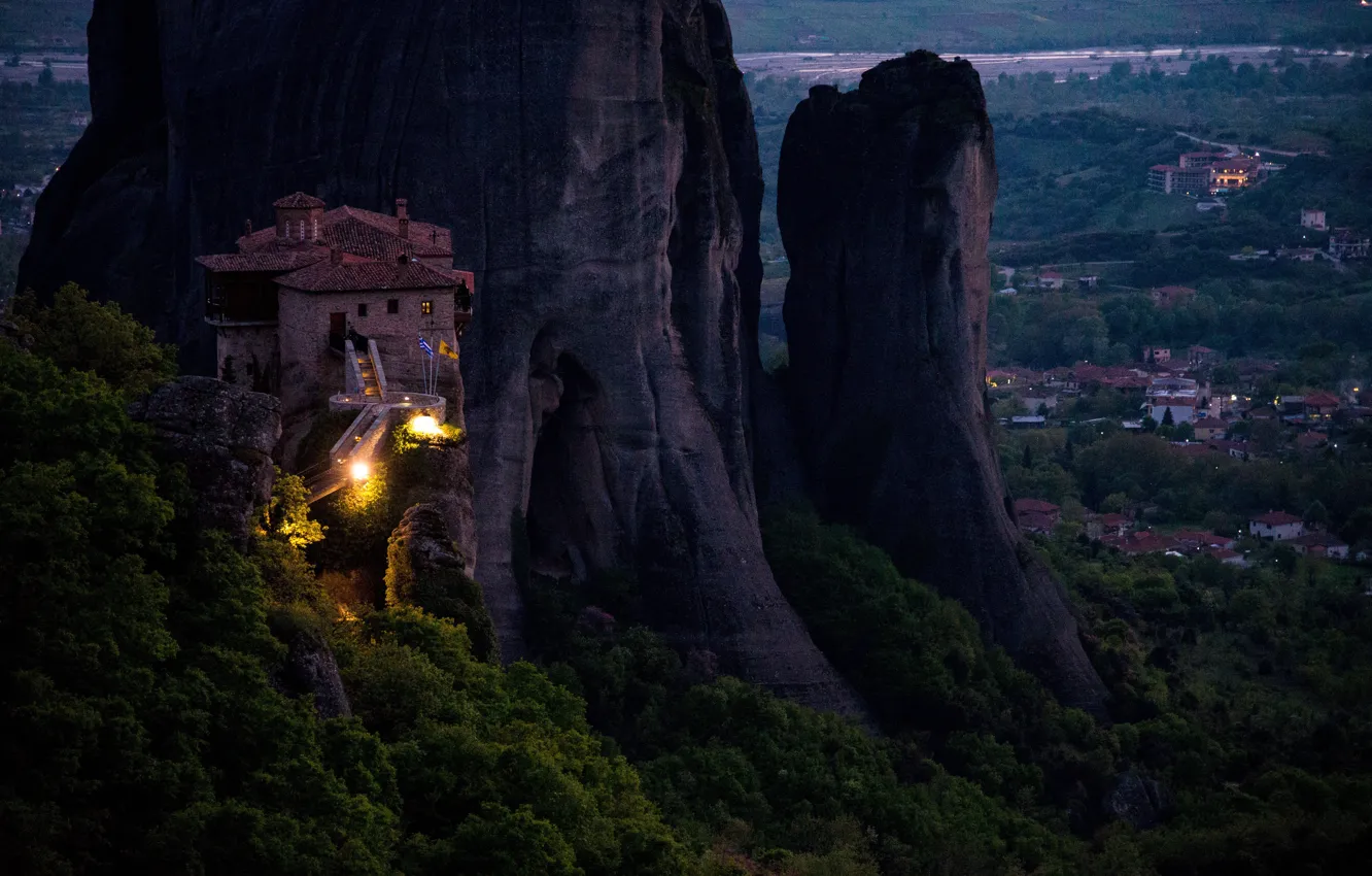 Фото обои пейзаж, ночь, природа, скалы, Греция, монастырь, Метеоры, Метеора
