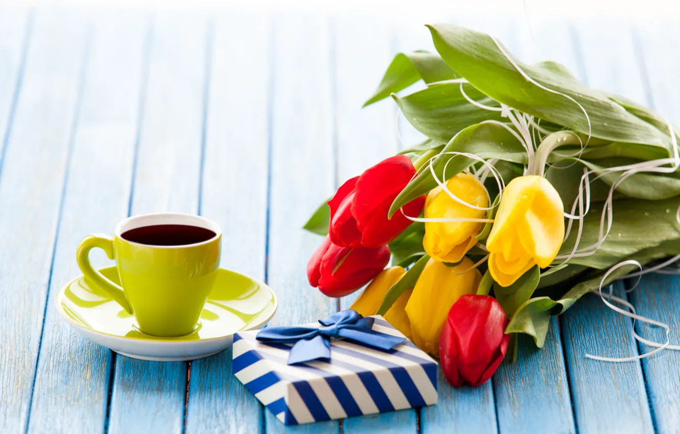 Фото обои цветы, сердце, colorful, тюльпаны, heart, wood, cup, romantic, tulips, coffee, чашка кофе