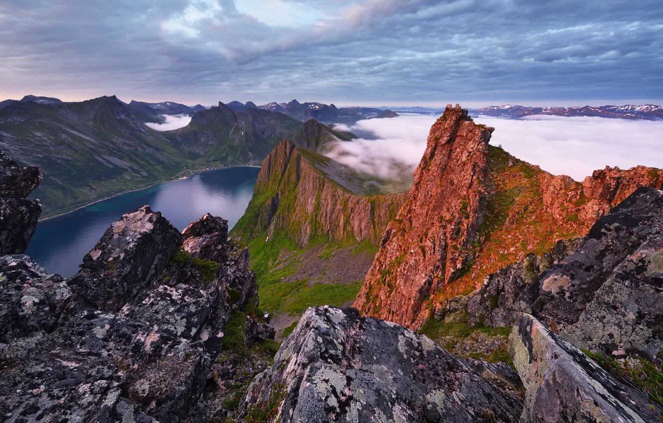 Фото обои море, облака, пейзаж, горы, природа, скалы, остров, утро, Норвегия, Сенья, Максим Евдокимов