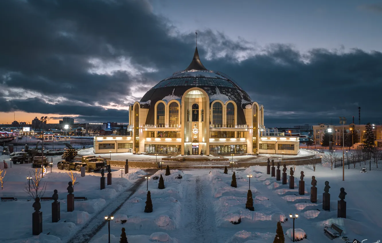 Фото обои зима, снег, ночь, город, дорожки, освещение, фонари, Тула, Илья Гарбузов, Музей оружия