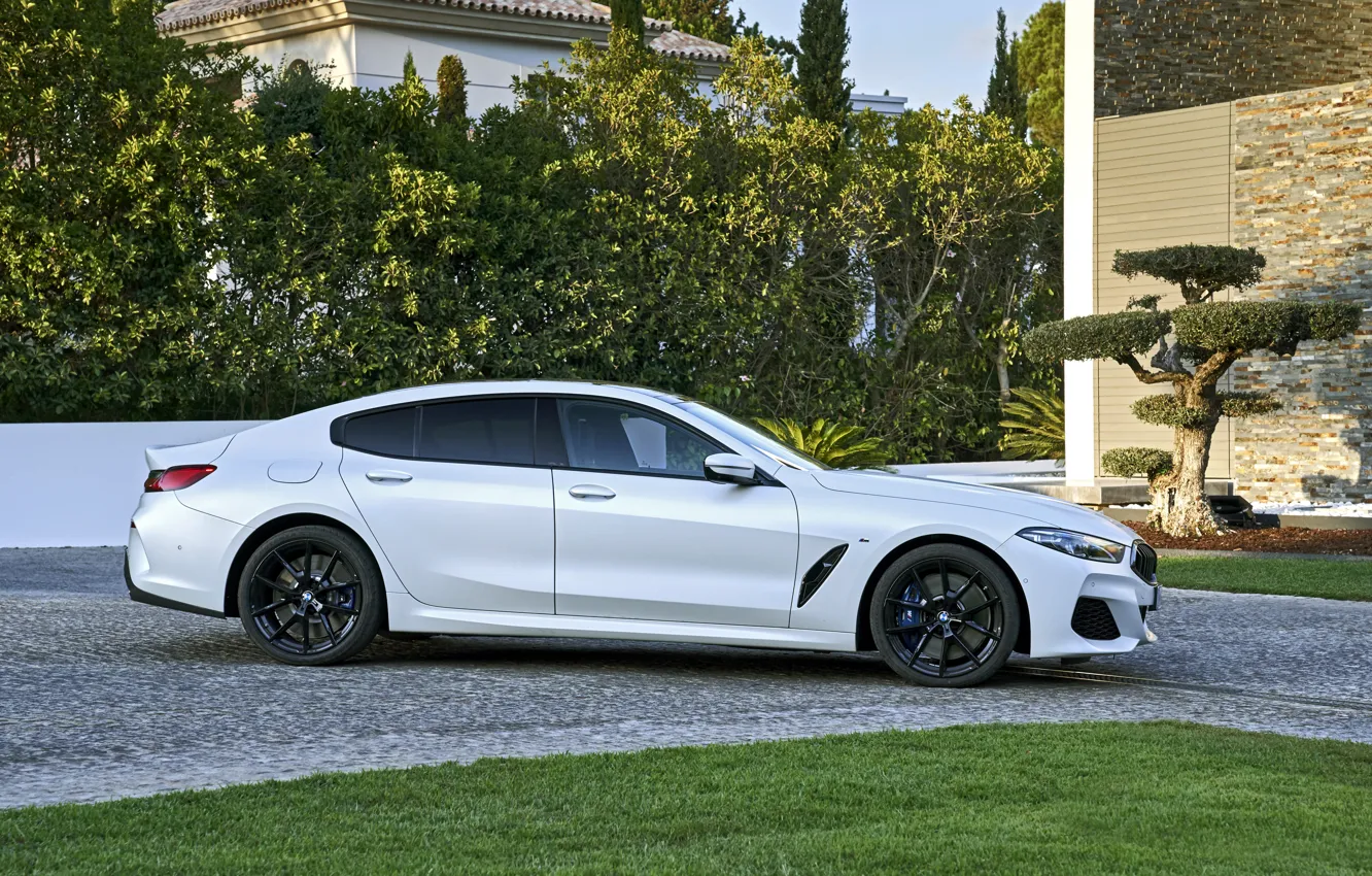 Фото обои белый, газон, купе, BMW, Gran Coupe, 840i, 8-Series, 2019, четырёхдверное купе, 8er, G16