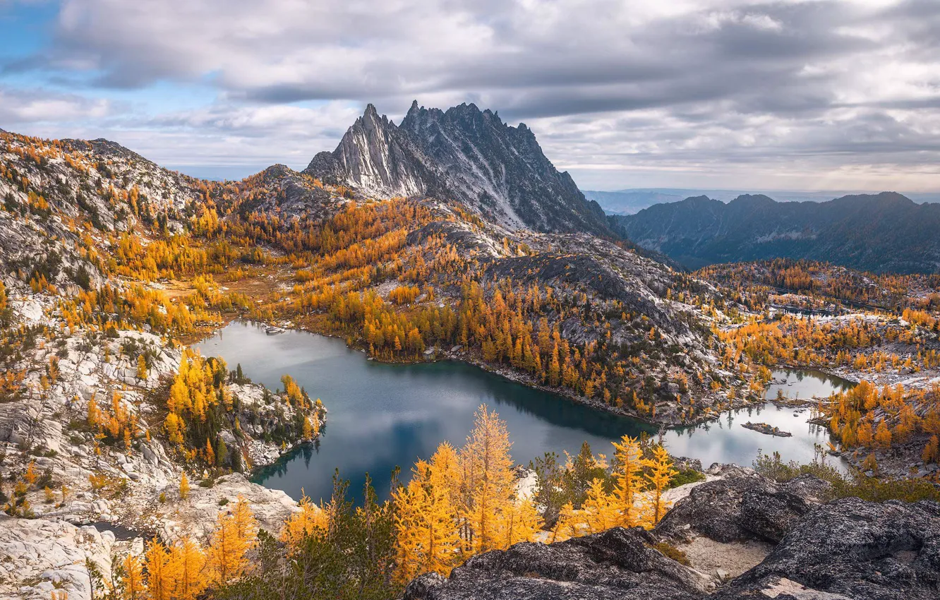 Фото обои осень, деревья, горы, озеро, Каскадные горы, Washington State, Cascade Range, Alpine Lakes Wilderness, Штат Вашингтон, …