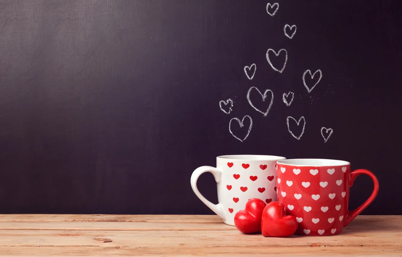 Фото обои стол, фон, стена, доски, две, сердца, чашки, сердечки, белая, красная, День святого Валентина, боке