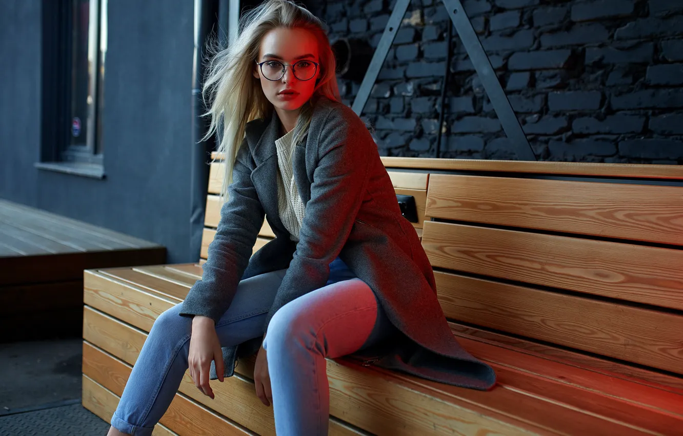 Фото обои взгляд, девушка, поза, джинсы, очки, пальто, Александр Юрмашев
