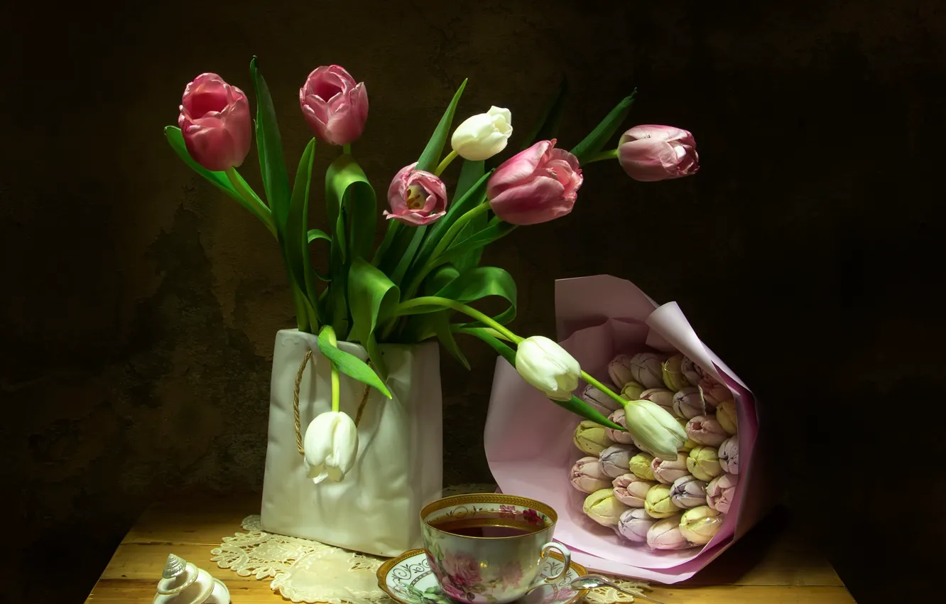 Фото обои цветы, праздник, чай, букет, чашка, тюльпаны, ваза, столик, 8 марта, Татьяна Феденкова