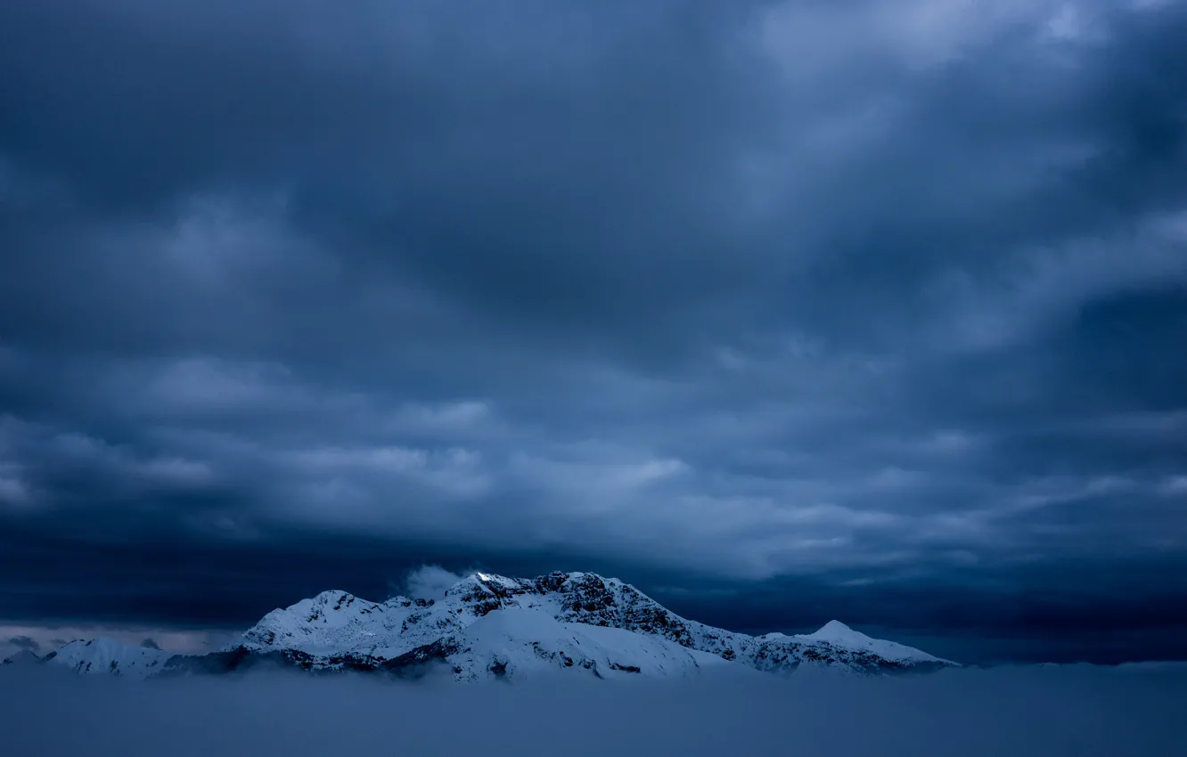 Фото обои зима, небо, облака, снег, горы, тучи, природа, туман, скалы