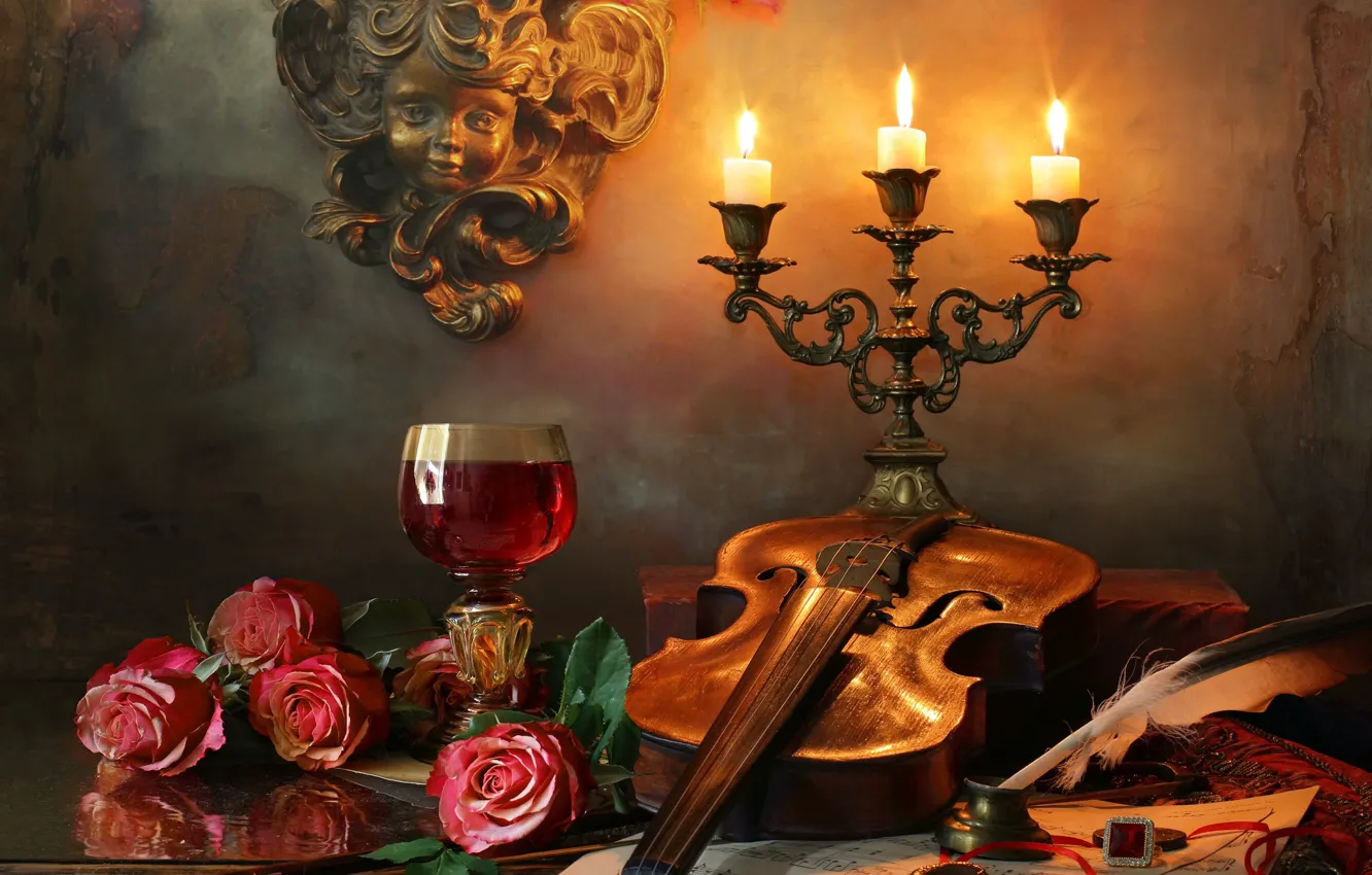 Фото обои цветы, ноты, перо, вино, скрипка, бокал, розы, свечи, скульптура, перстень, Андрей Морозов