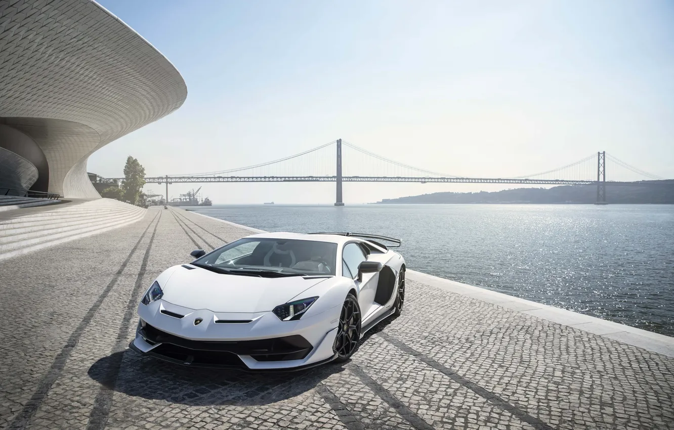 Фото обои мост, Lamborghini, суперкар, 2018, Aventador, Лиссабон, SVJ, Aventador SVJ