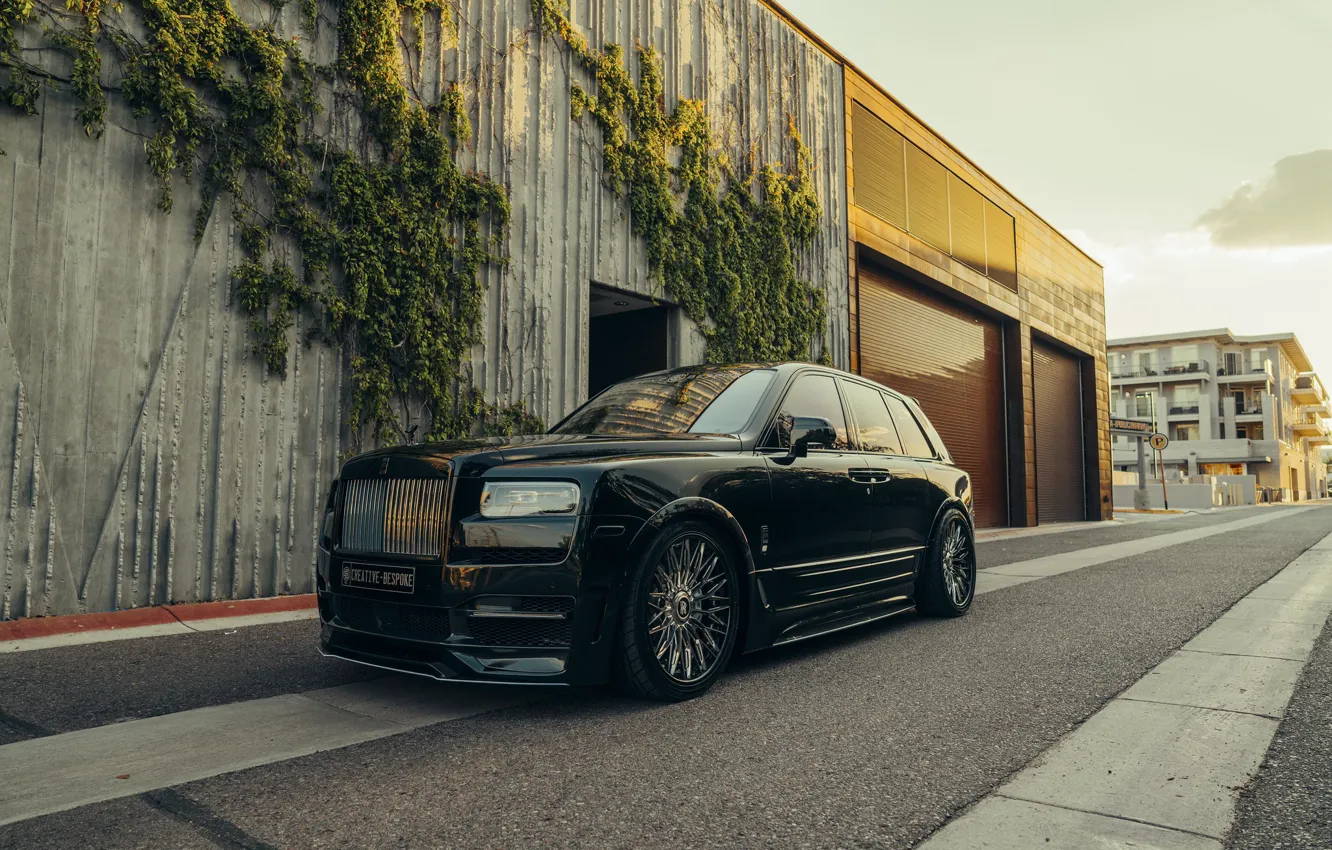 Фото обои Rolls Royce, Wall, Green, Black, SUV, Cullinan