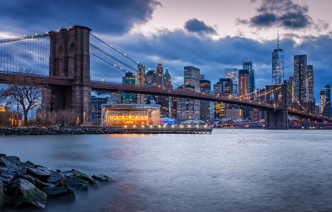 Фото обои мост, город, здания, дома, Нью-Йорк, вечер, Бруклин, освещение, залив, США, небоскрёбы