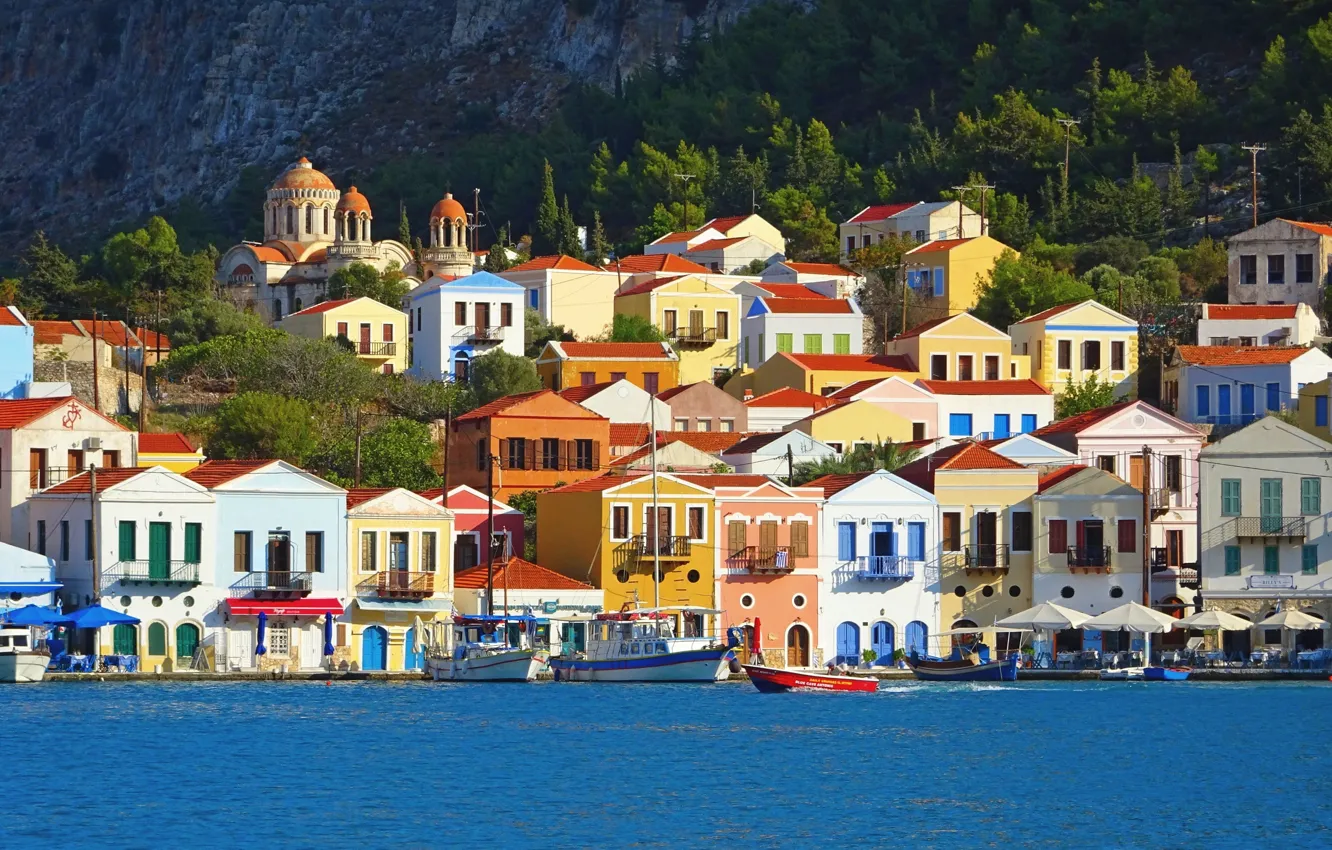 Фото обои море, пейзаж, скала, остров, дома, лодки, Греция, Кастелоризо