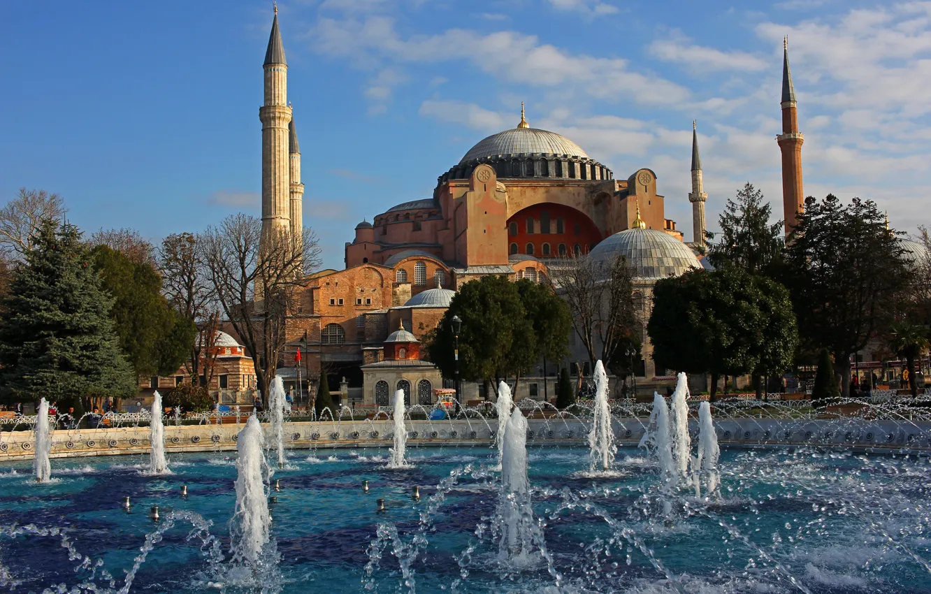 Фото обои город, собор, башни, фонтан, архитектура, Стамбул, Турция, Собор Святой Софии, Айя-София