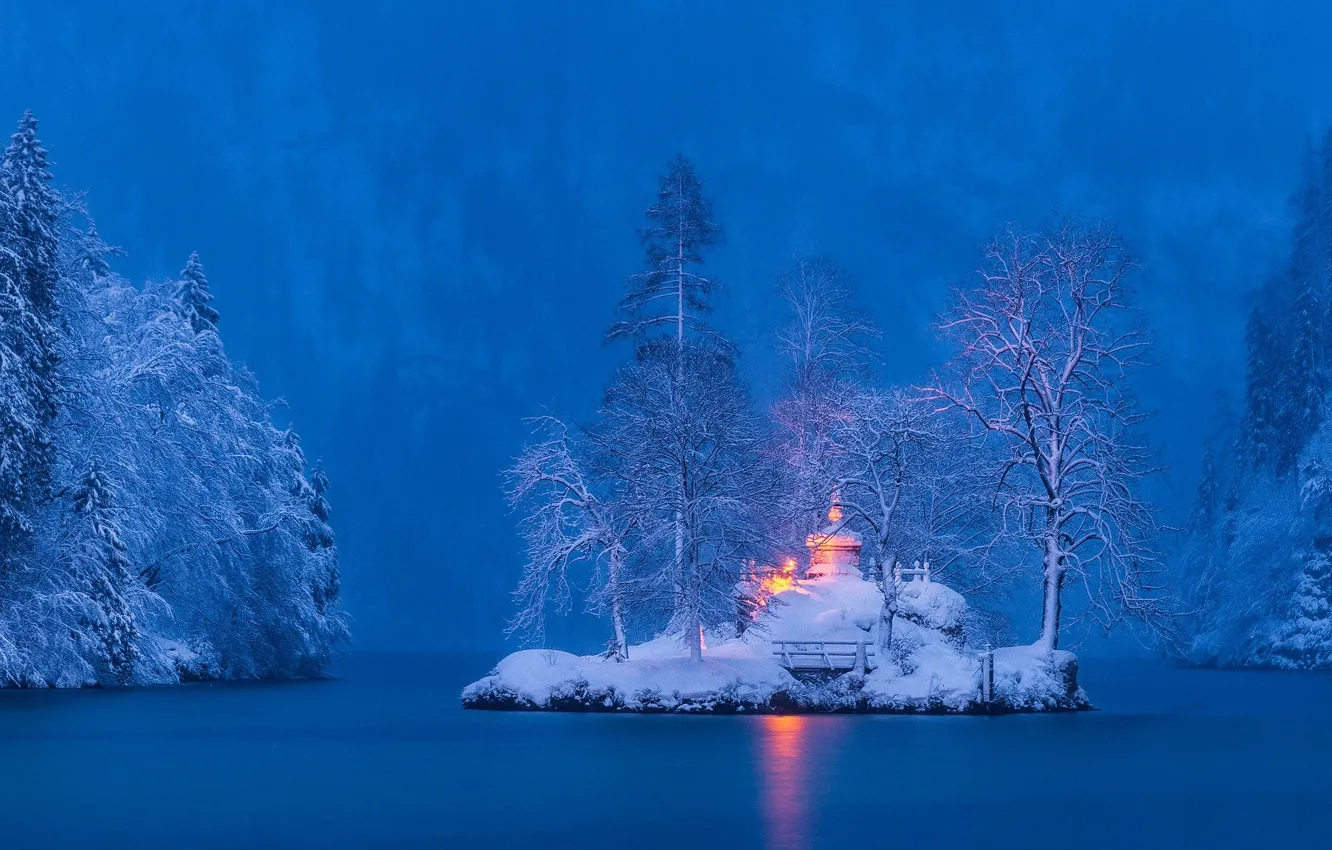 Фото обои зима, снег, деревья, пейзаж, природа, озеро, Германия, Бавария, островок, Maciej Bartnicki, Кёнигсзее