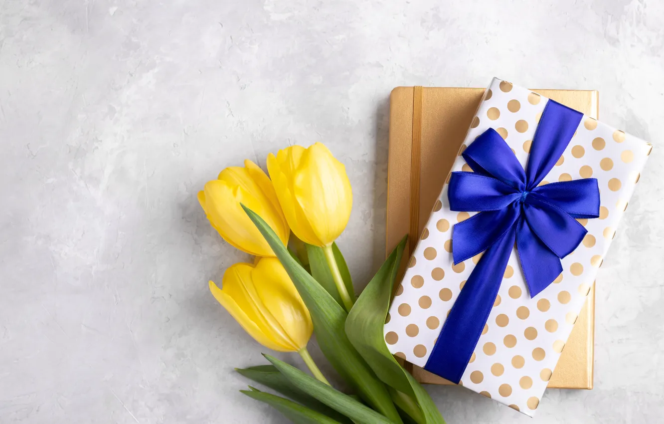Фото обои цветы, подарок, букет, тюльпаны, yellow, flowers, tulips, holiday, bouquet, with love, gift box