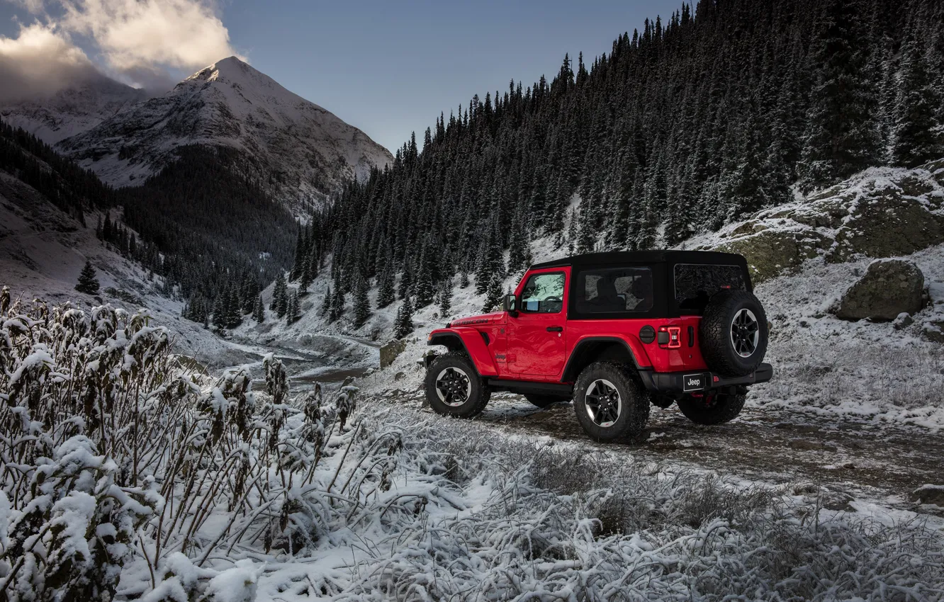 Фото обои снег, горы, красный, растительность, 2018, Jeep, Wrangler Rubicon