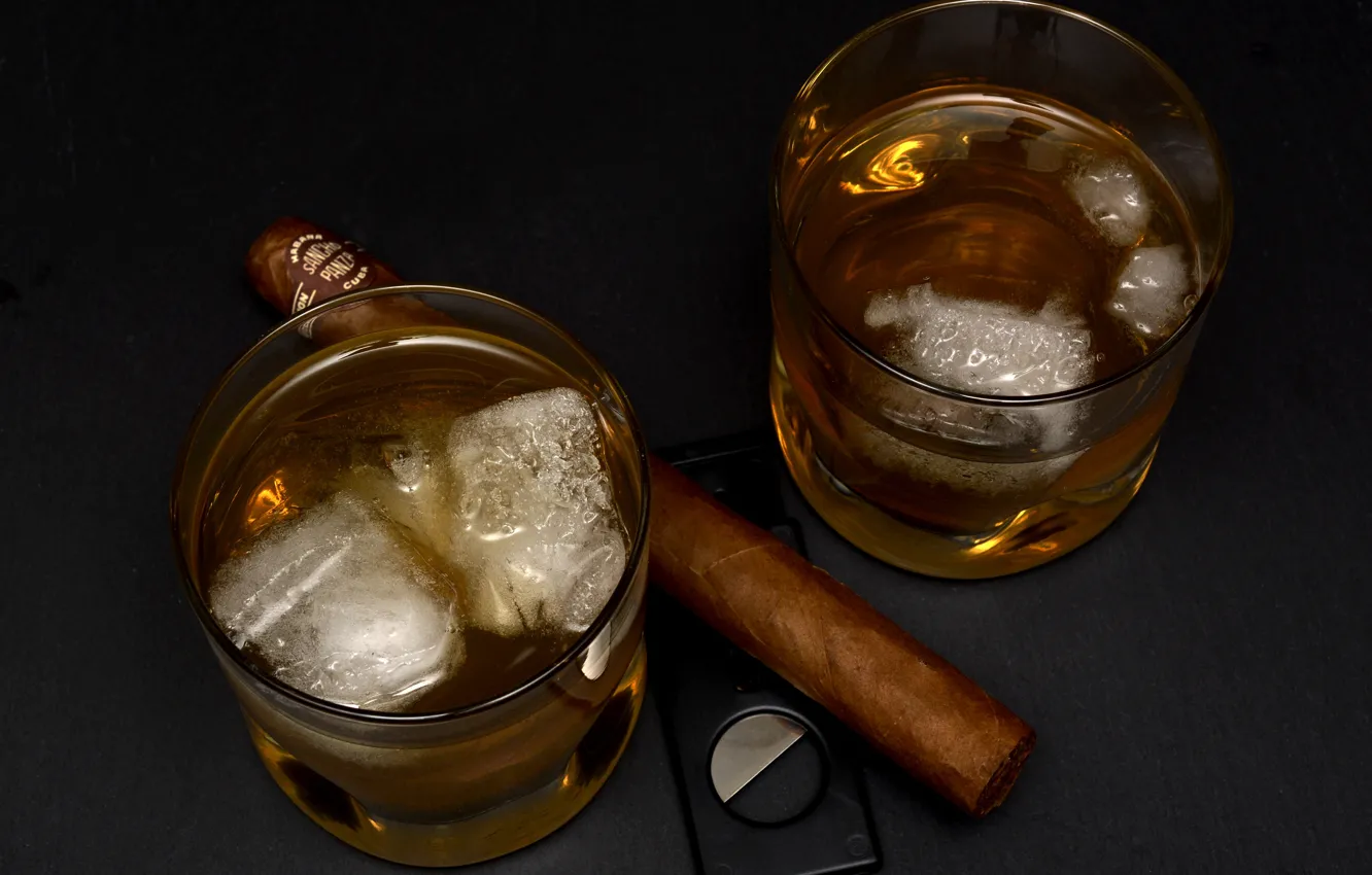 Фото обои лёд, сигара, стаканы, виски