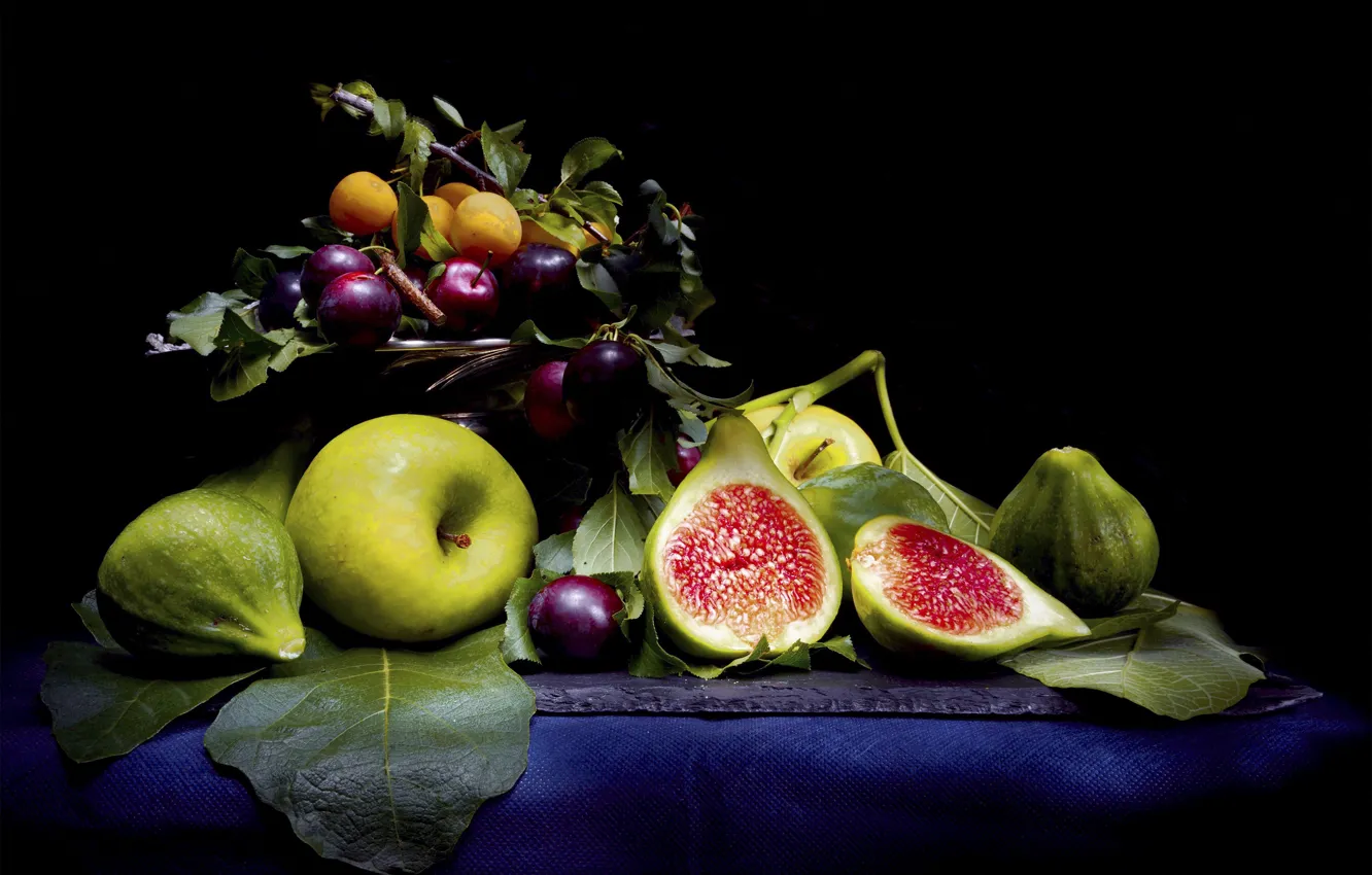Фото обои листья, ветки, яблоки, плоды, доска, фрукты, сливы, инжир