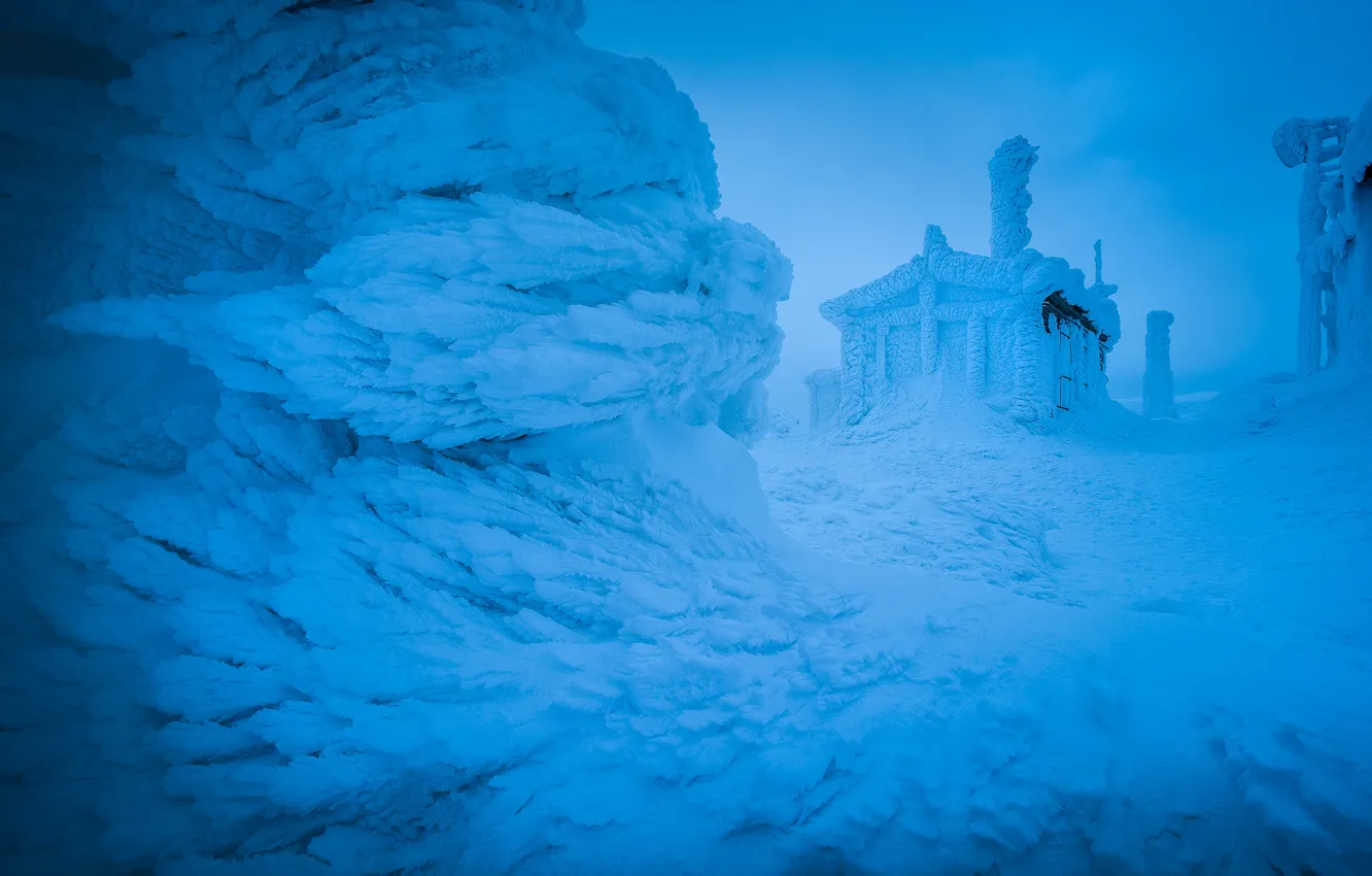 Фото обои зима, снег, пейзаж, природа, утро, домик, наледь, Болгария, Витоша, Калин Панчев