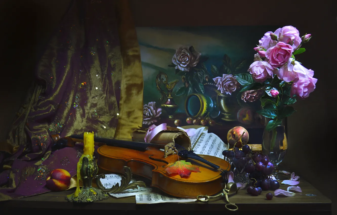 Фото обои цветы, ягоды, ноты, скрипка, розы, свеча, картина, виноград, фрукты, натюрморт, персики, драпировка, Валентина Колова